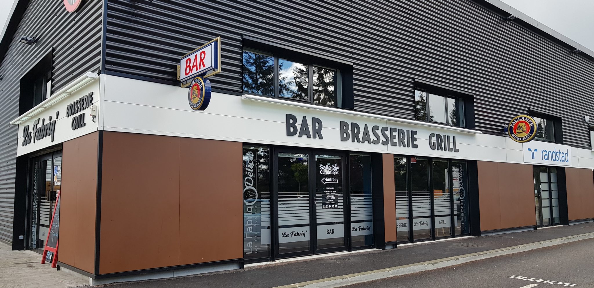 imgi-202-20220506-10h55-photos-facade-restaurant-2-2048x996